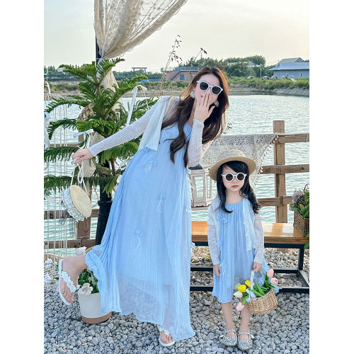 炸街親子裝夏季沙灘仙女裙2024新款洋氣海邊度假母女裝吊帶連衣裙
