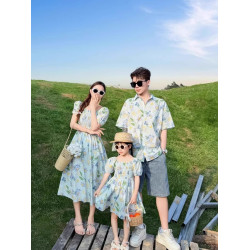 親子裝2025新款高級炸街一家三口夏季海邊度假碎花襯衫母女連衣裙