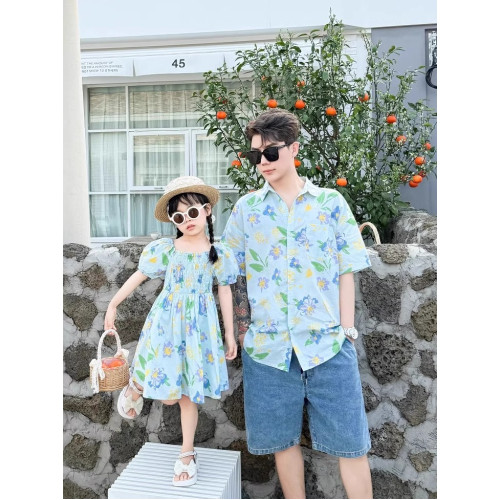親子裝2025新款高級炸街一家三口夏季海邊度假碎花襯衫母女連衣裙 親子裝2025新款高級炸街一家三口夏季海邊度假碎花襯衫母女連衣裙
