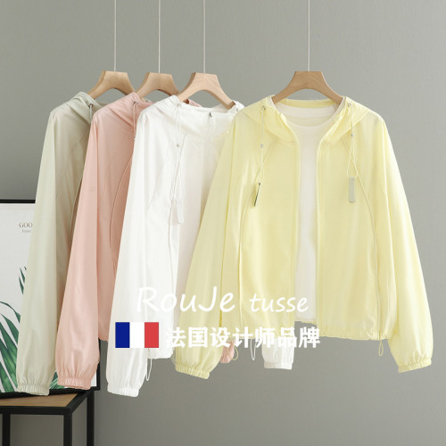 Rouje tusse夏季防曬衣薄款連帽短外套女寬松休閒沖鋒衣夾克上衣