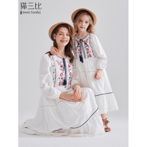 民族風刺綉連衣裙親子裝女童秋季長袖裙子雲南草原度假長裙母女裝