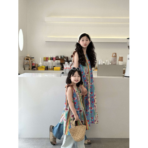 三亞度假親子裝2025新款夏季母女裝海邊洋氣甜美碎花吊帶連衣裙子