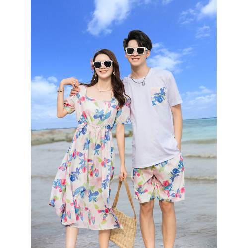 親子裝海邊度假夏T恤一家三口新款母女顯瘦碎花連衣裙沙灘裙套裝