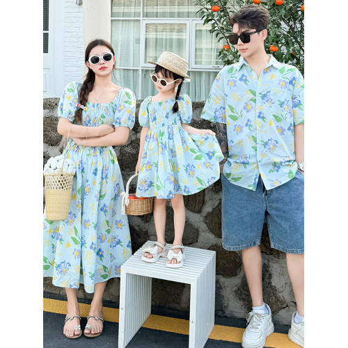 三亞海邊度假親子裝母女裝款夏海灘島一家三口出遊碎花襯衫連衣裙