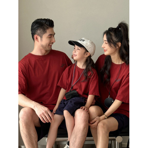 親子裝夏裝拍照一家三口四口2025新款棗紅色母子母女裝短袖t恤潮