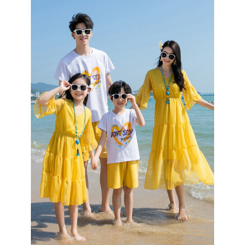 新款沙灘親子裝夏裝母子一家三口四口三亞海邊度假大碼母女連衣裙