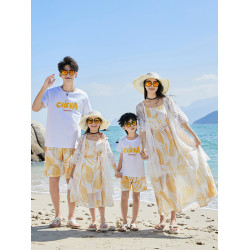 沙灘親子裝夏季一家三四口海邊度假風母女寬松雪紡吊帶印花連衣裙