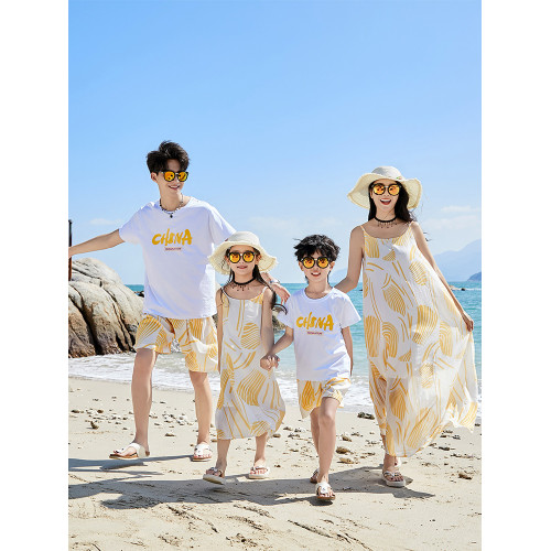 沙灘親子裝夏季一家三四口海邊度假風母女寬松雪紡吊帶印花連衣裙
