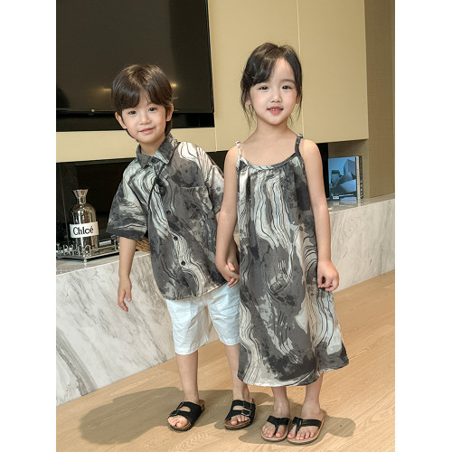 親子裝一家三口夏季新款沙灘母女吊帶連衣裙海邊度假母子休閒襯衫