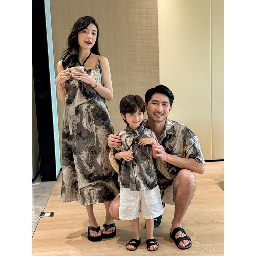 親子裝一家三口夏季新款沙灘母女吊帶連衣裙海邊度假母子休閒襯衫