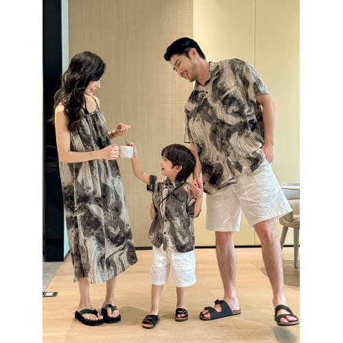 親子裝一家三口夏季新款沙灘母女吊帶連衣裙海邊度假母子休閒襯衫