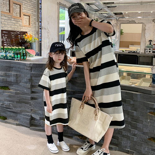 高級炸街親子裝夏裝2025新款母女連衣裙子一家三口四母子夏季套裝