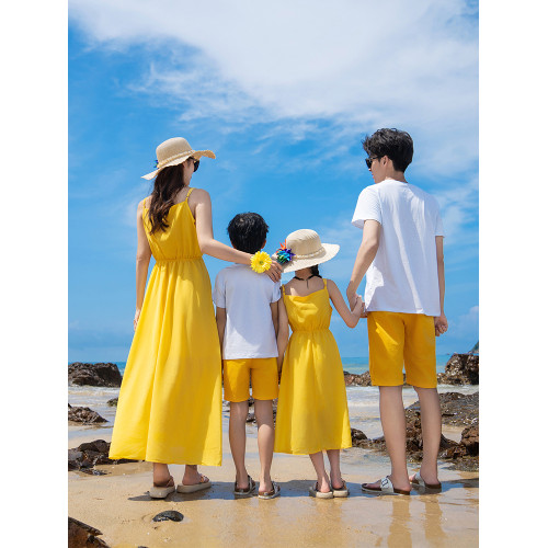 親子裝夏季一家三四口海邊度假套裝三亞沙灘風母女純色吊帶連衣裙