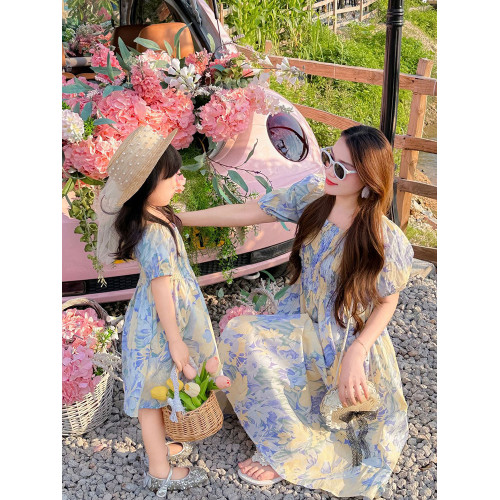 度假風親子裝2025新款夏天海邊一家三口四口襯衫母子母女裝連衣裙