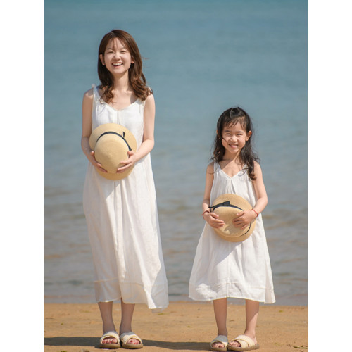 小樂往原創親子裝131課 夏季白色海邊吊帶女童清新度假連衣裙母女
