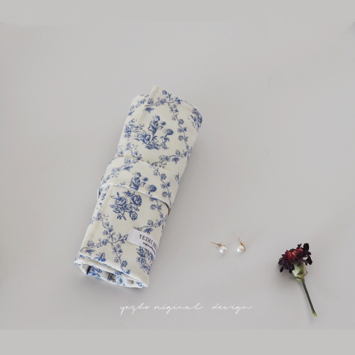 野梔原創美妝刷包手工法式復古浪漫藍色印花旅遊可攜式化妝刷收納包 野梔原創美妝刷包手工法式復古浪漫藍色印花旅遊可攜式化妝刷收納包