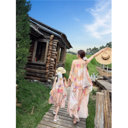 海邊沙灘度假風高級感親子裝印花吊帶連衣裙母女短袖t恤一家三口T
