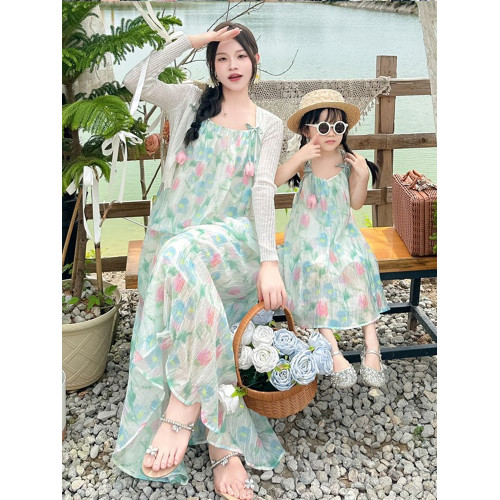 海邊度假連衣裙親子裝母女款一家三口四海島出遊多巴胺三亞沙灘裙