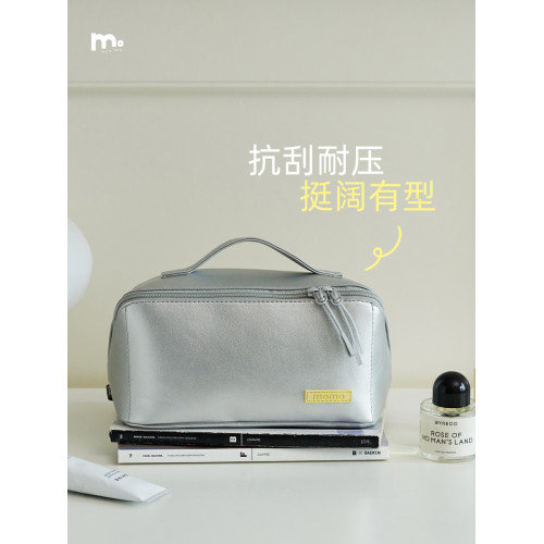 莫語 可攜式手提大容量化妝包雲朵奶皮銀色輕奢化妝品收納包2025