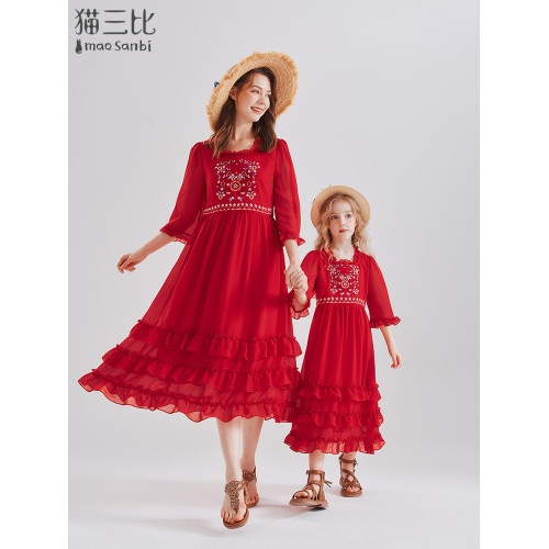 親子裝母女款過膝長裙2025夏季度假風刺綉裙子雲南青海女童連衣裙