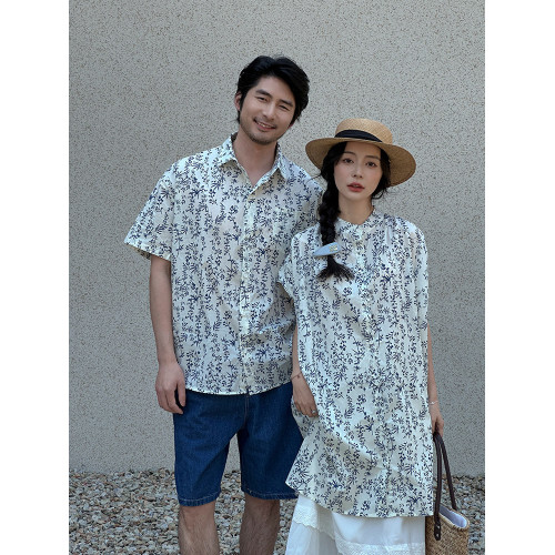 親子裝一家三口小衆設計感度假風男童襯衫母女碎花連衣裙一衣一裙