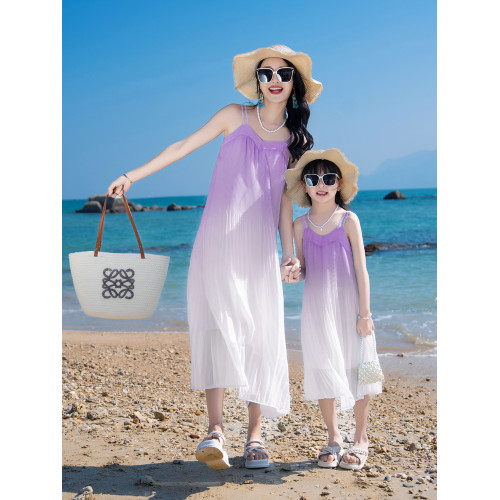 三亞度假親子裝夏裝一家三口夏季海邊沙灘裙漸變色母女吊帶連衣裙