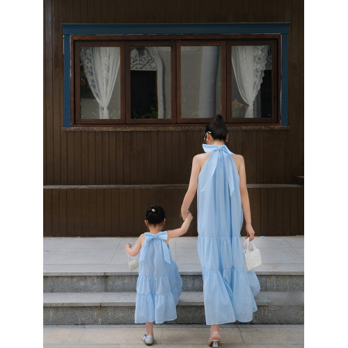 海邊度假親子裝母女裝2025新款夏季海南三亞沙灘藍色高級感連衣裙