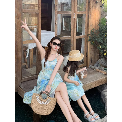 出遊度假親子服裝母女沙灘一家三口四口母子夏新疆雲南旅遊連衣裙