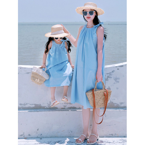 海邊度假親子裝母女裝2025新款夏海南三亞沙灘海島出遊藍色連衣裙