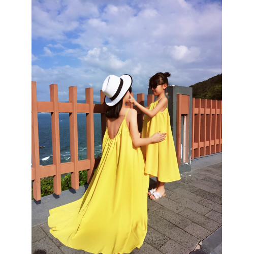 親子裝2023夏裝新款潮母女裝洋氣連衣裙海邊度假長裙大露背沙灘裙