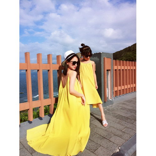 親子裝2023夏裝新款潮母女裝洋氣連衣裙海邊度假長裙大露背沙灘裙