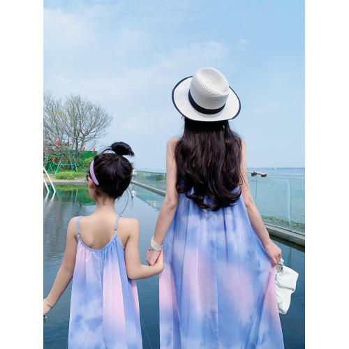 親子裝夏裝2024新款母女裝吊帶暈染蝴蝶連衣裙三亞海邊度假沙灘裙