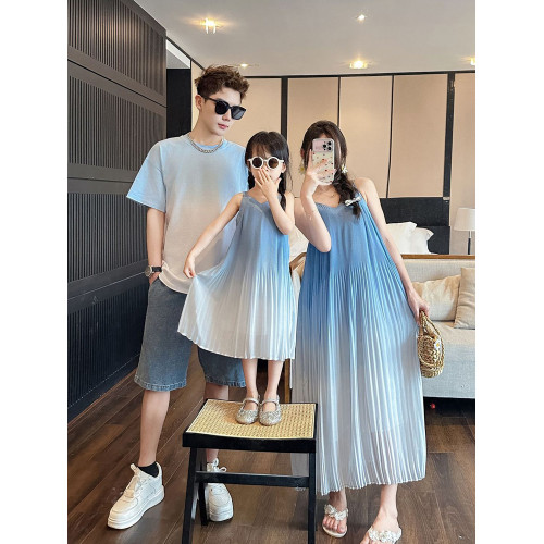 海邊度假風親子裝夏裝一家三口四口漸變藍色母子母女裝吊帶連衣裙