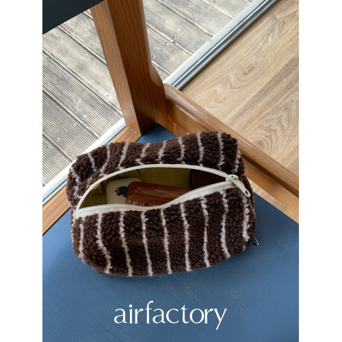 AirFactory 海鹽奶油/巧克力綿綿化妝可攜式旅行可愛收納包 包袋