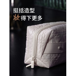 高顔值可攜式化妝包女2025新款外出大容量分區收納化妝品收納包