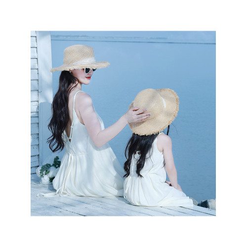 海邊度假親子服裝母女裝米白色2025巨好看三亞出遊沙灘吊帶連衣裙