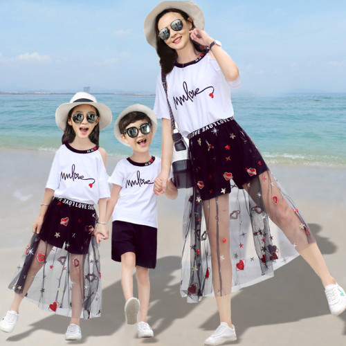 親子裝夏季一家三口四口母子時尚全家福套裝母女海邊沙灘長裙洋氣