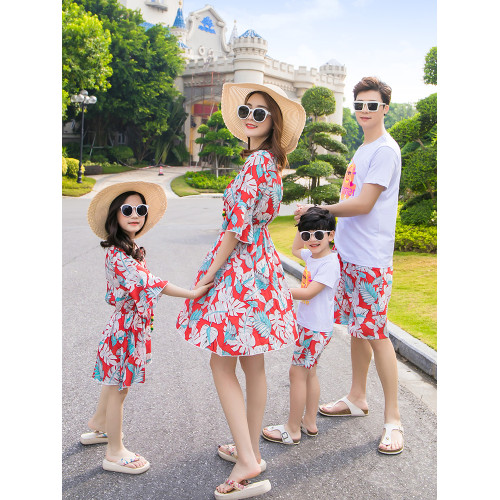 沙灘親子裝夏裝2025新款潮一家三口四口母子家庭套裝母女連衣裙子
