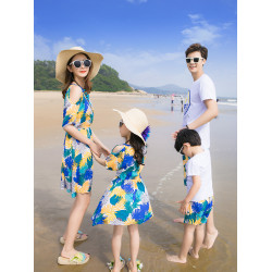 三亞海邊旅遊沙灘親子裝夏裝2025新款潮一家三口四口母女連衣裙子