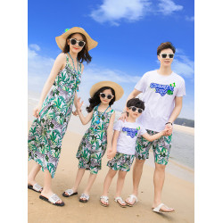 三亞海邊沙灘親子裝夏裝2025新款潮一家三口四口套裝母女連衣長裙