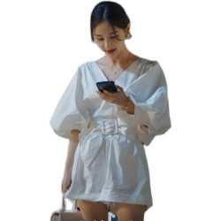 甜小姐與冷先生孟好恬甜王子文同款衣服V領連體衣白色連體短褲女