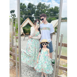 度假親子裝碎花吊帶連衣裙一家三口四口花朵母子母女裝短袖t恤夏