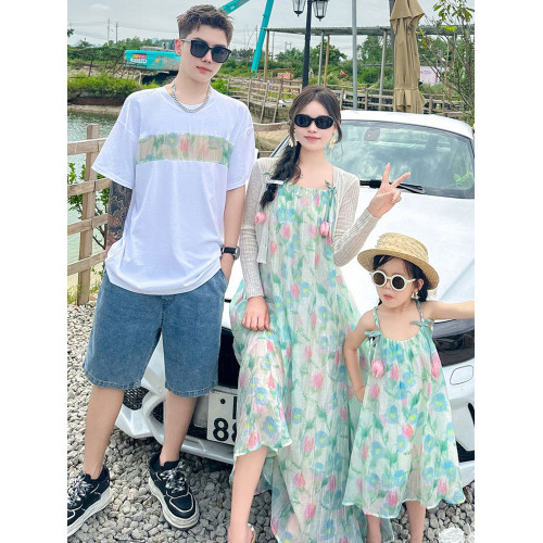 炸街親子裝一家三口高級感母女吊帶裙夏季2025新款海邊度假沙灘裙