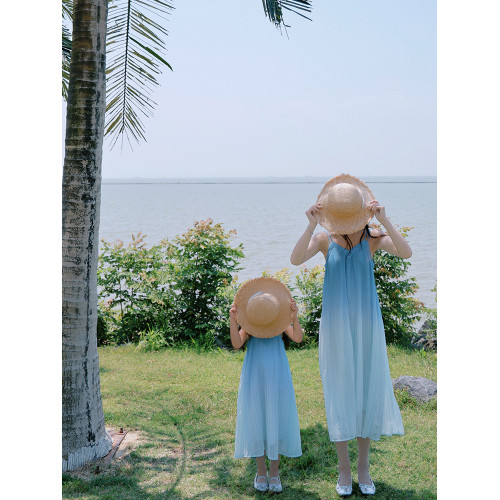 親子裝海邊度假風漸變吊帶母女裝連衣裙夏季新款一家三口四口沙灘