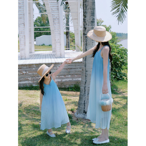 親子裝海邊度假風漸變吊帶母女裝連衣裙夏季新款一家三口四口沙灘