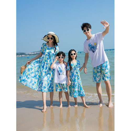 高級感親子裝新款夏天一家三四口海邊度假短袖套裝母女連衣裙長裙