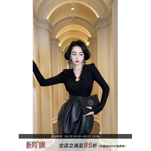 LYXJ【巴赫舊約】長袖t恤女2025新款春秋設計感修身顯瘦v領連體衣