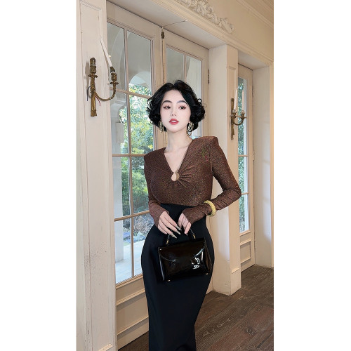 LYXJ【巴赫舊約】長袖t恤女2025新款春秋設計感修身顯瘦v領連體衣
