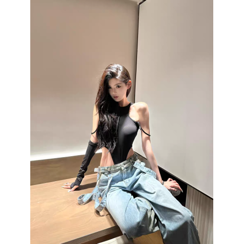 OUTFlT 歐美辣妹風性感掛脖露背連體衣女2025新款修身顯瘦上衣