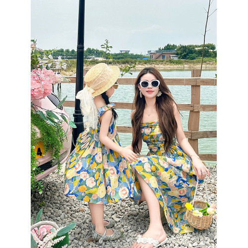 三亞海邊度假親子裝一家三口四口花色襯衫油畫母子母女裝沙灘短袖